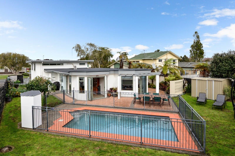 37 Glen Lynne Avenue, Queenwood, Hamilton - Carousel 1