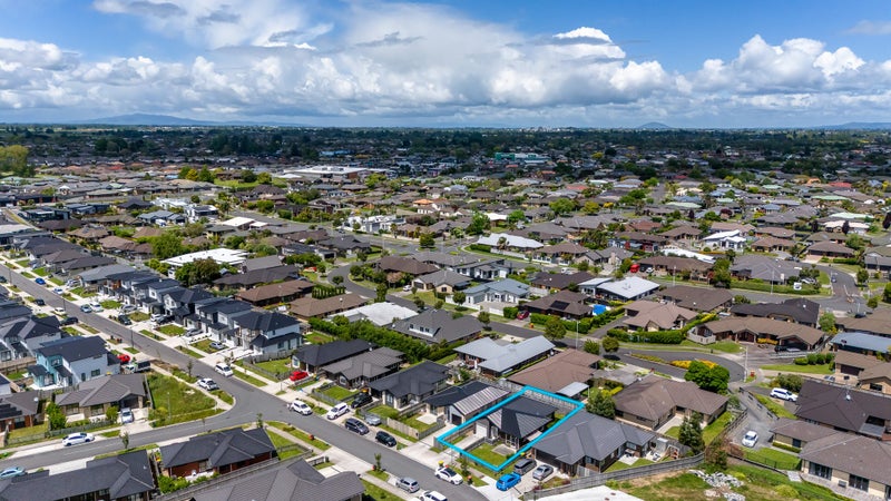 39 Maanihi Drive, Rototuna North, Hamilton - Carousel 15