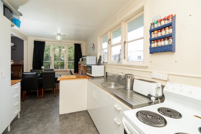 6 Pine Avenue, Bader, Hamilton - Carousel 2