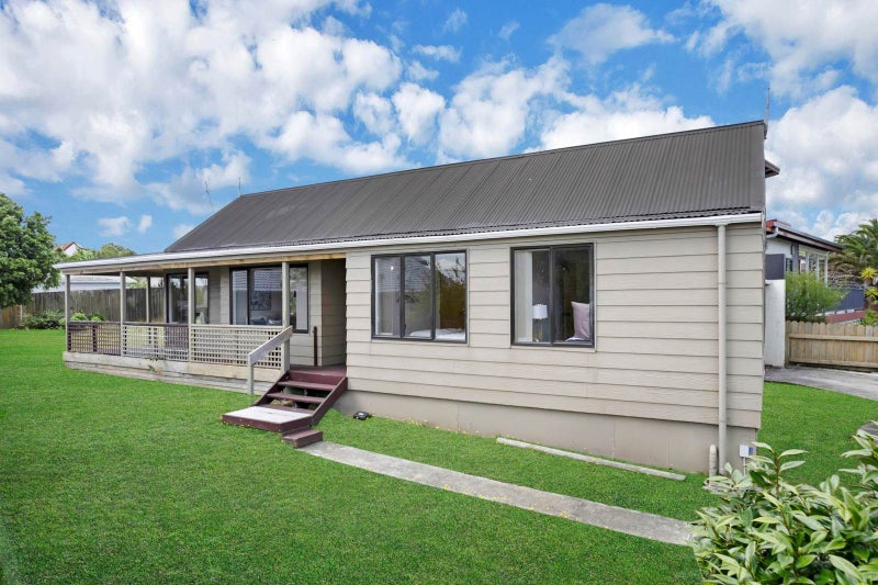 18 Greenstone Place, Clover Park, Auckland - Carousel 2