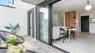 1 Mah Lane, Hillsborough, Auckland - Carousel 1