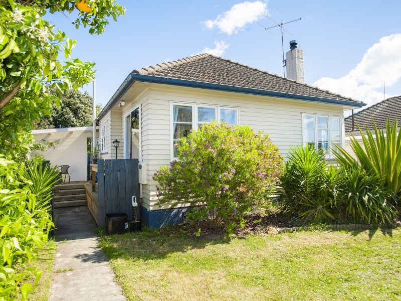 16 Townley Street, Te Hapara, Gisborne - Carousel 1