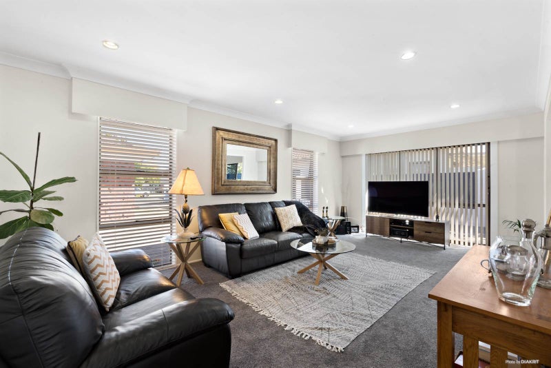 2/22 Beaumaris Way, Conifer Grove, Takanini - Carousel 2