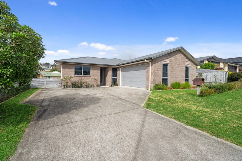 40 Fairfax Crescent, Pyes Pa, Tauranga - Carousel 1