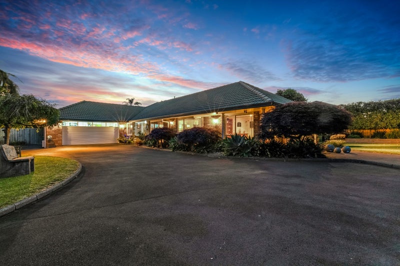 16 Aristoy Close, Conifer Grove, Takanini - Carousel 1