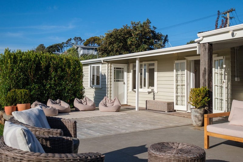 2A Fisher Street, Surfdale, Waiheke Island - Carousel 2