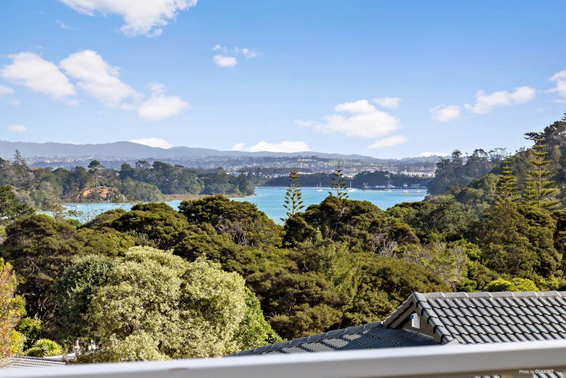 1 Thistledew Place, Bayview, Auckland - Carousel 2