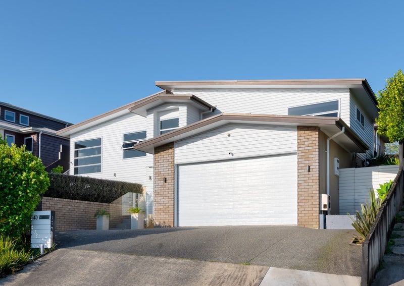 40 The Ford, Huntington, Hamilton - Carousel 1