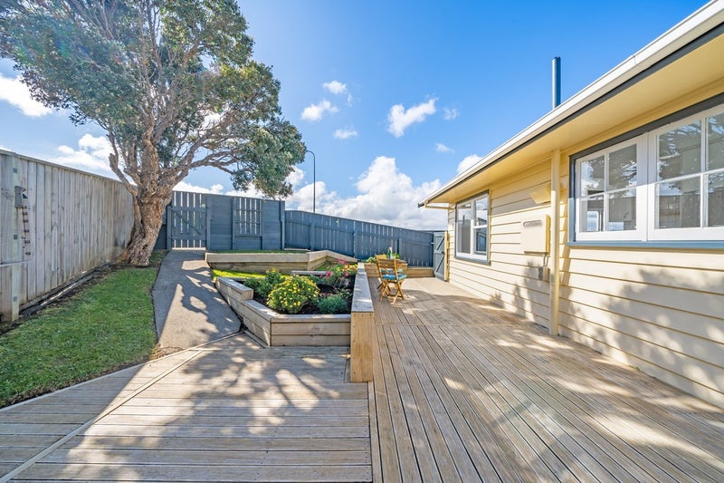 16 Eastview Grove, Normandale, Lower Hutt - Carousel 26