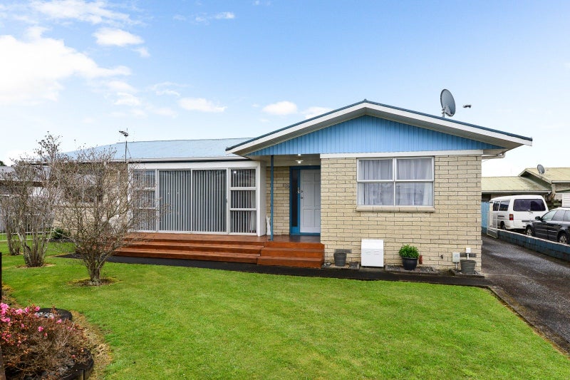 20 Pamela Place, Deanwell, Hamilton - Carousel 1