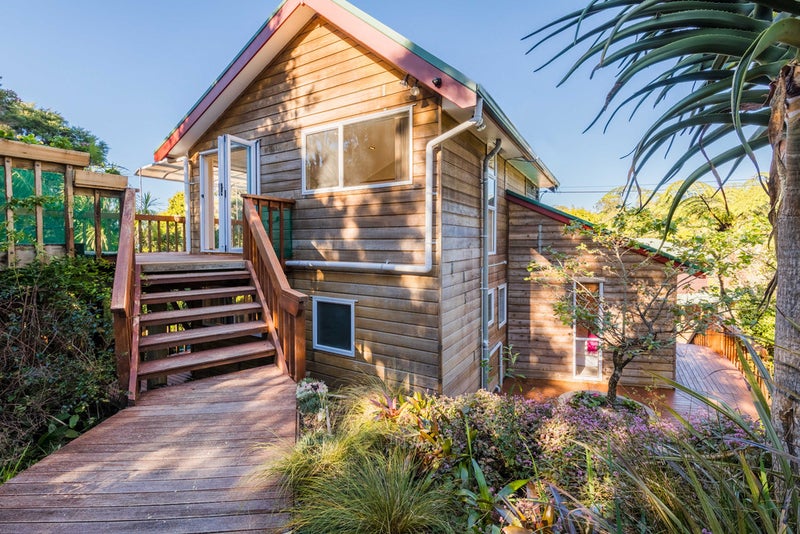 731 Scenic Drive, Henderson Valley, Auckland - Carousel 1