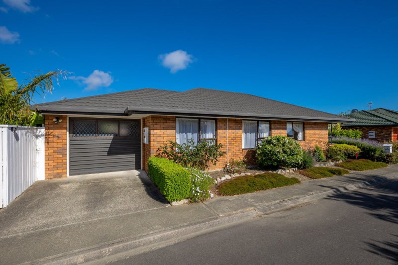 3 Pettit Place, The Wood, Nelson - Carousel 2