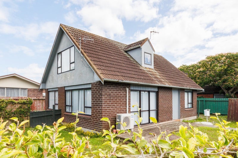 1 Caroline Crescent, Highbury, Palmerston North - Carousel 1