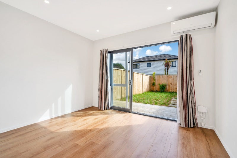 8/54 Swanson Road, Henderson, Auckland - Carousel 1