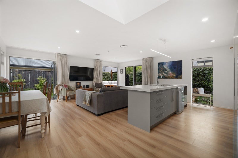 5A Cone Peak Close, Lake Hayes, Queenstown - Carousel 2