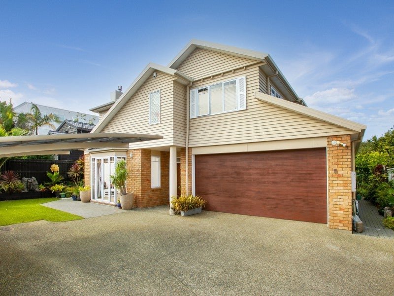 10B Raymond Street, Point Chevalier, Auckland - Carousel 1