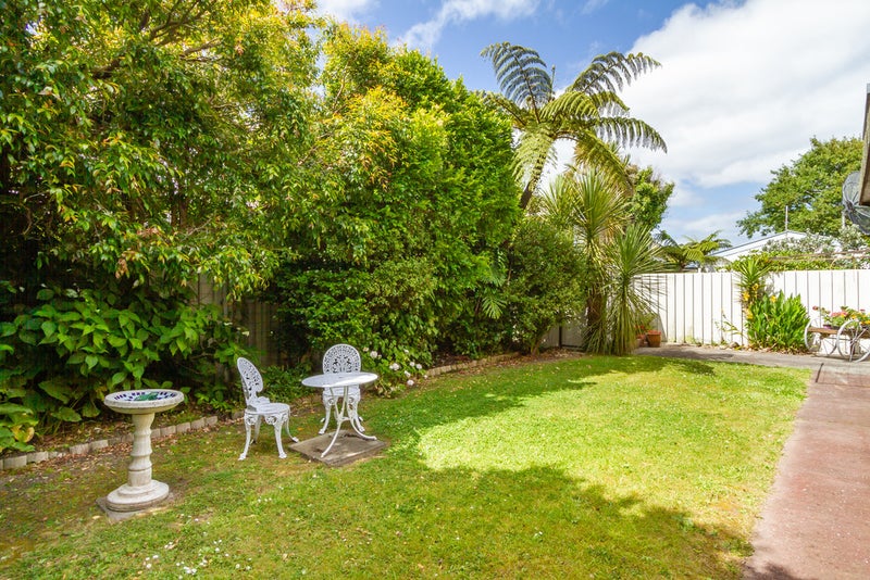 9A Colin Grove, Hutt Central, Lower Hutt - Carousel 20