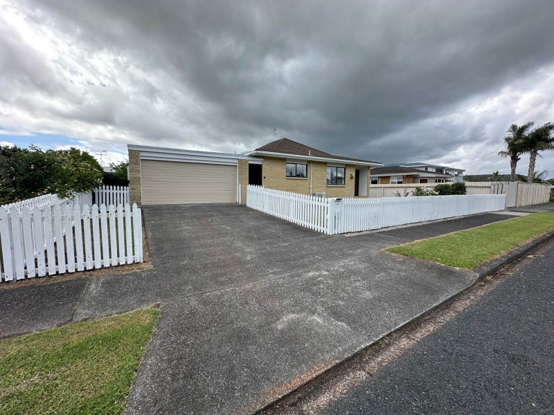 2B Pine Road, Orewa, Orewa - Carousel 17