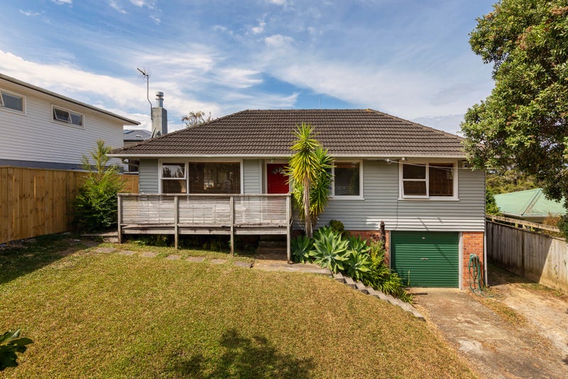 32 Taupo Street, Green Bay, Auckland - Carousel 1
