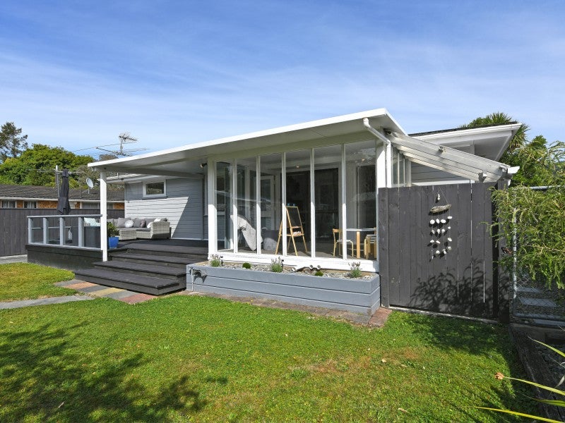 10 Shanly Street, Brown Owl, Upper Hutt - Carousel 2