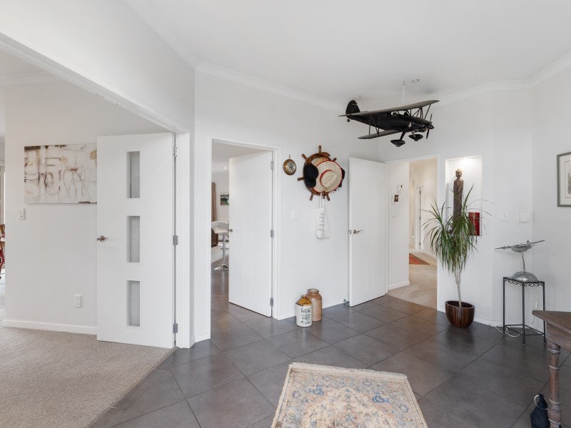 12 Willowview Drive, Redwood, Christchurch - Carousel 2