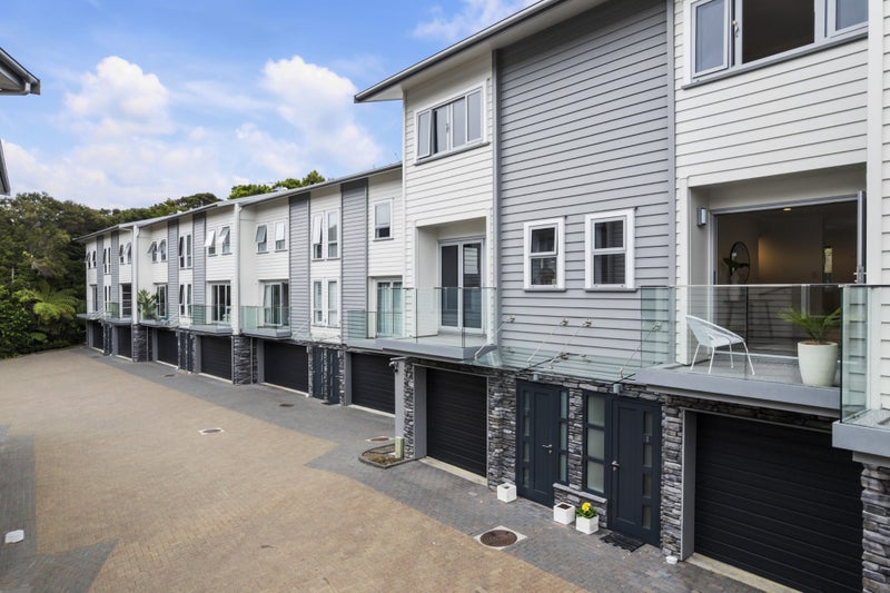 8/13 Kaihu Street, Northcote, Auckland - Carousel 1