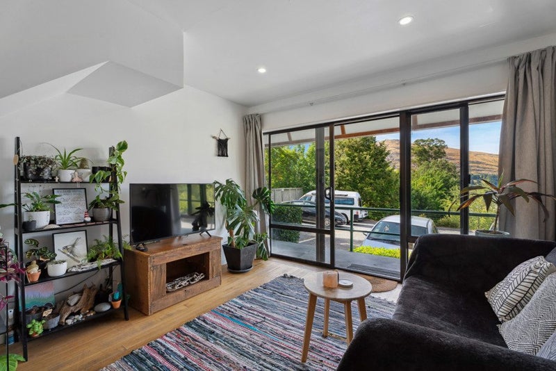 2/43 GOLDRIDGE WAY, FRANKTON RD, QUEENSTOWN - Carousel 1