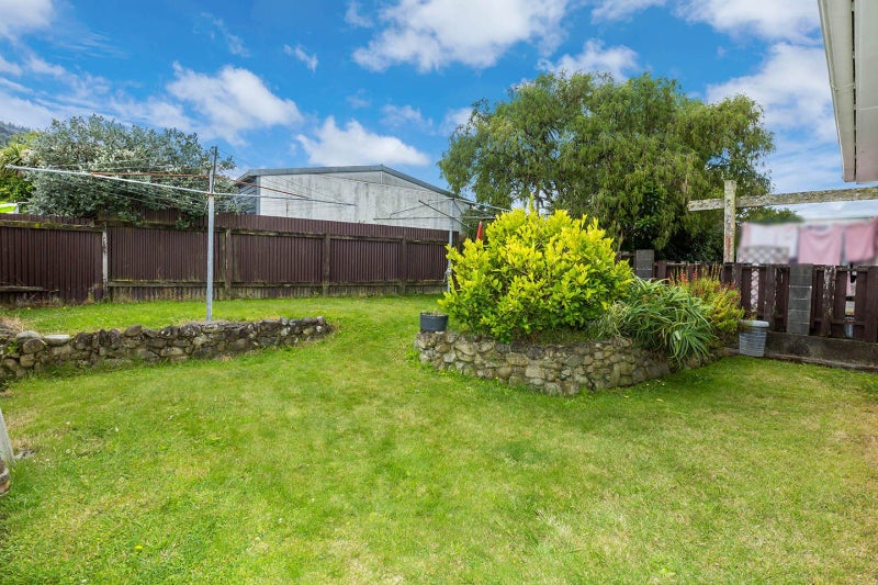 9B Haylock Grove, Totara Park, Upper Hutt - Carousel 12