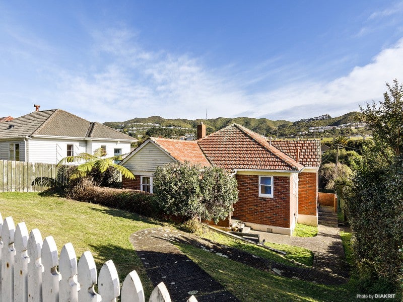 32 Bould Street, Johnsonville, Wellington - Carousel 1