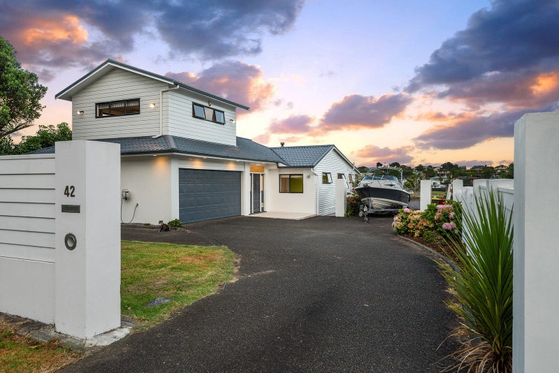 42 Nigel Road, Browns Bay, Auckland - Carousel 1