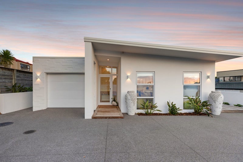 52 Golf Road, Mount Maunganui - Carousel 1