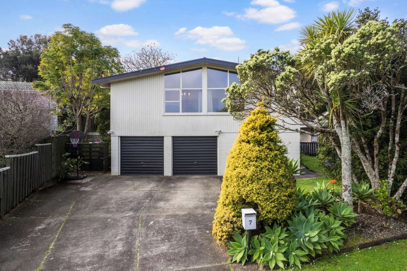 7 Maugham Drive, Bucklands Beach, Auckland - Carousel 1