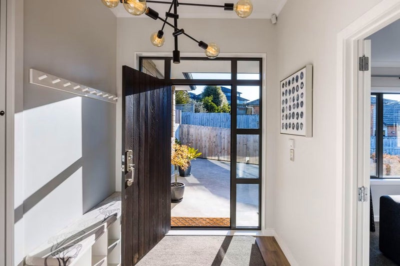 9 Denham Court, Flagstaff, Hamilton - Carousel 2