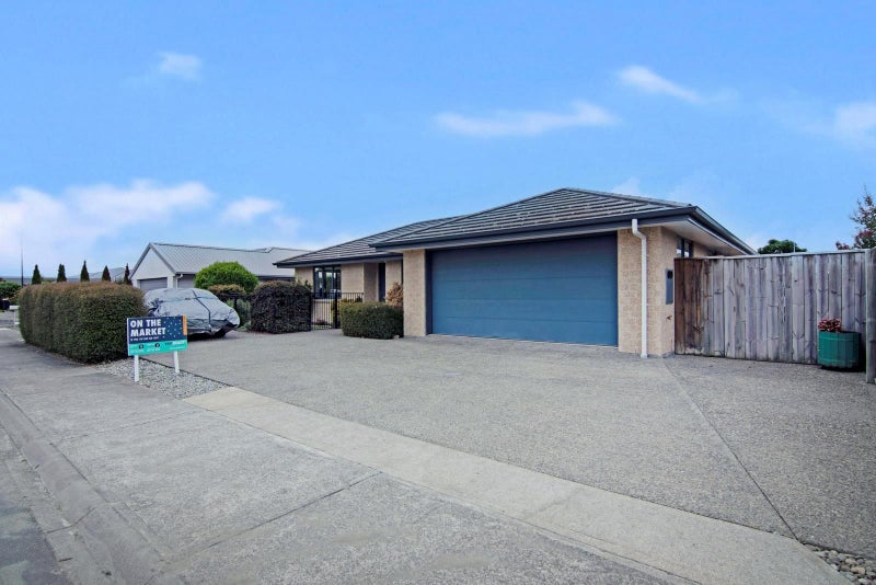 17 Hammill Grove, Stoke, Nelson - Carousel 1