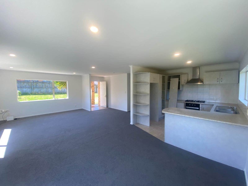 29 Glenveagh Park Drive, Weymouth, Auckland - Carousel 2