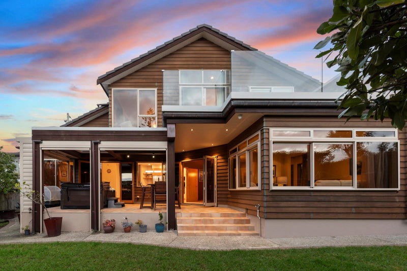 2/114 Aberdeen Road, Campbells Bay, Auckland - Carousel 1