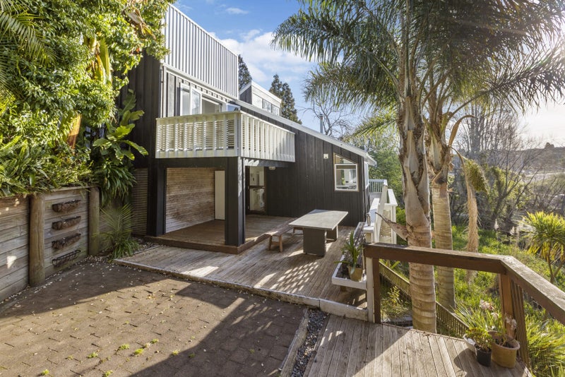 8 Awanui Place, Welcome Bay, Tauranga - Carousel 1