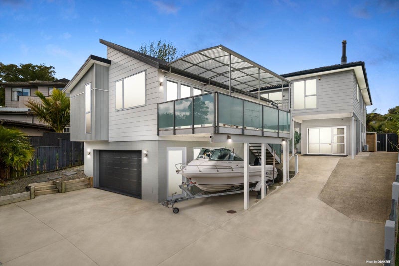 39 Deverell Place, Northcross, Auckland - Carousel 1