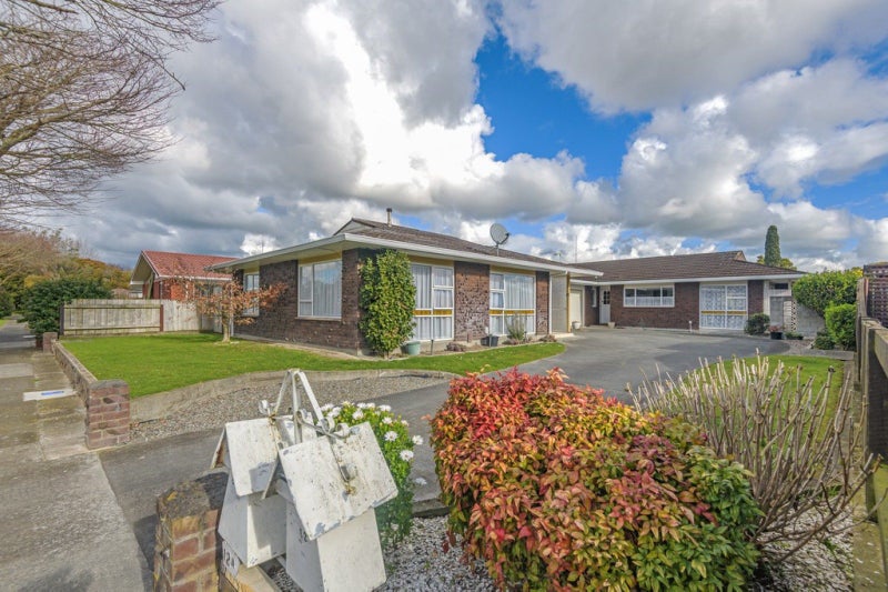 12 Cecil Place, Cloverlea, Palmerston North - Carousel 1