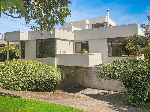 4 Peter Terrace, Castor Bay, Auckland - Carousel 1