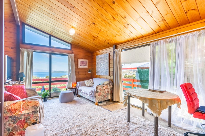 135 Gloaming Hill, Titahi Bay, Porirua - Carousel 2