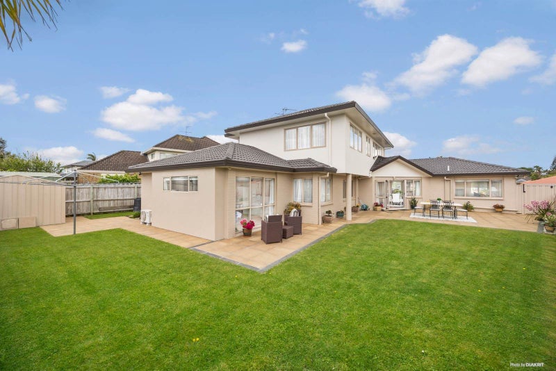 11 Astoria Place, Northpark, Auckland - Carousel 2