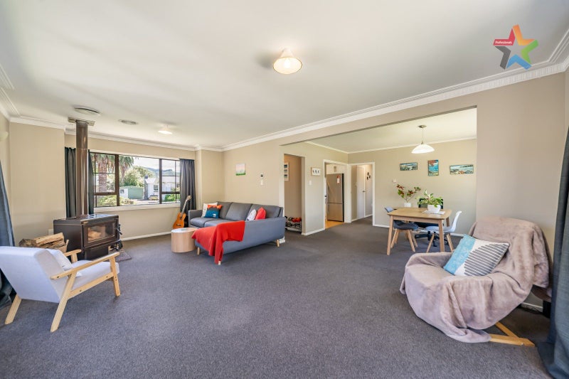 3 Snell Grove, Clouston Park, Upper Hutt - Carousel 1