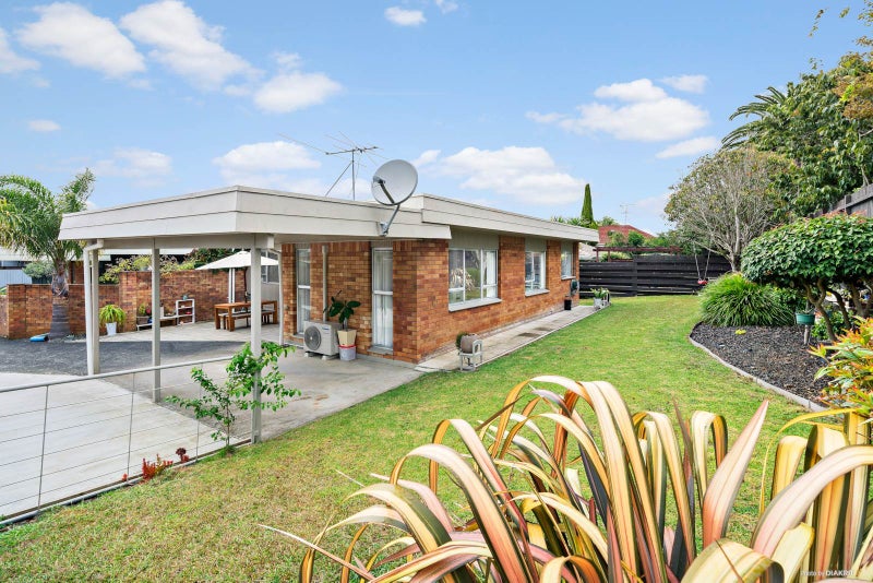 2/37 Galvan Avenue, Sunnyhills, Auckland - Carousel 1