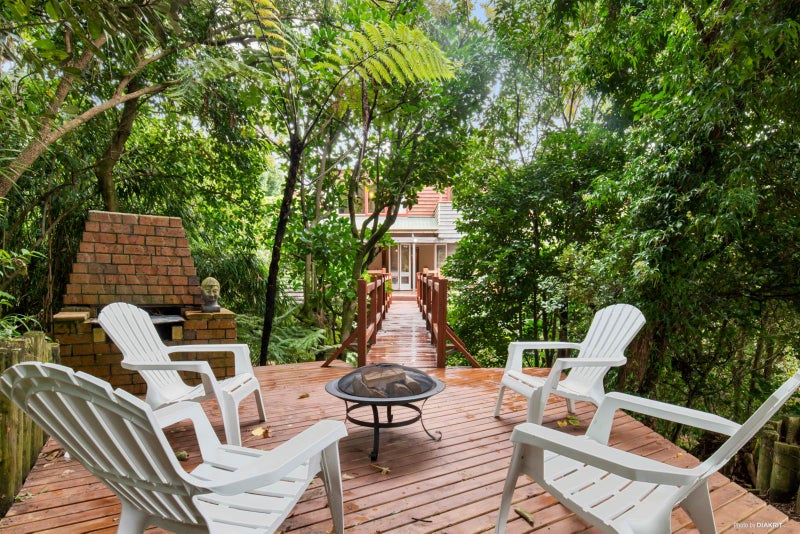 8B Island View Terrace, Cockle Bay, Auckland - Carousel 1