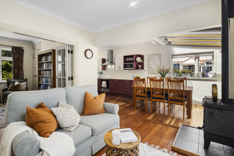 10 Donald Crescent, Karori, Wellington - Carousel 2