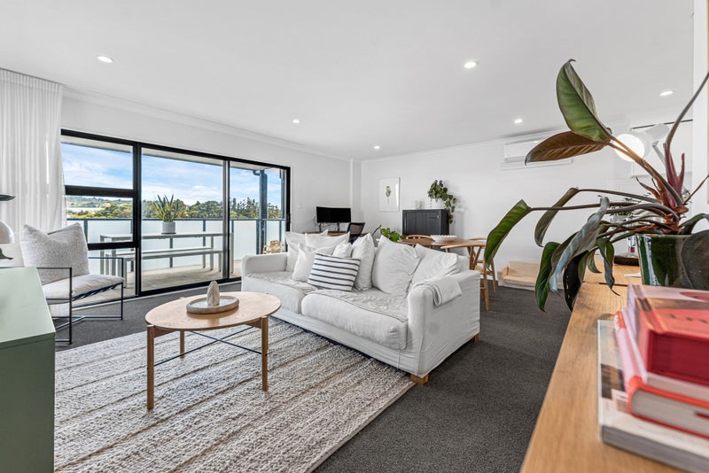 201/28 Shortfin Place, Flat Bush, Auckland - Carousel 1