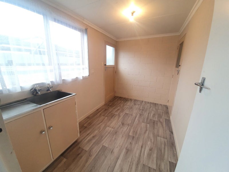 16 Westmere Place, Takaro, Palmerston North - Carousel 8