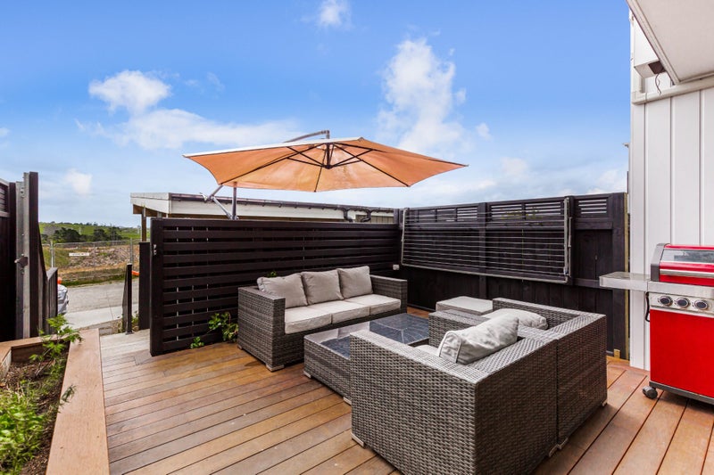 16 Pukewhero Rise, Westgate, Auckland - Carousel 2