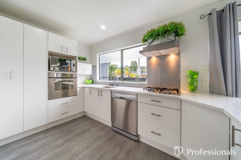 10 Cottle Heath Close, Manor Park, Lower Hutt - Carousel 2